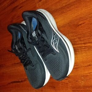 Womens Saucony Ride 18 Sz 9.5 Black & White